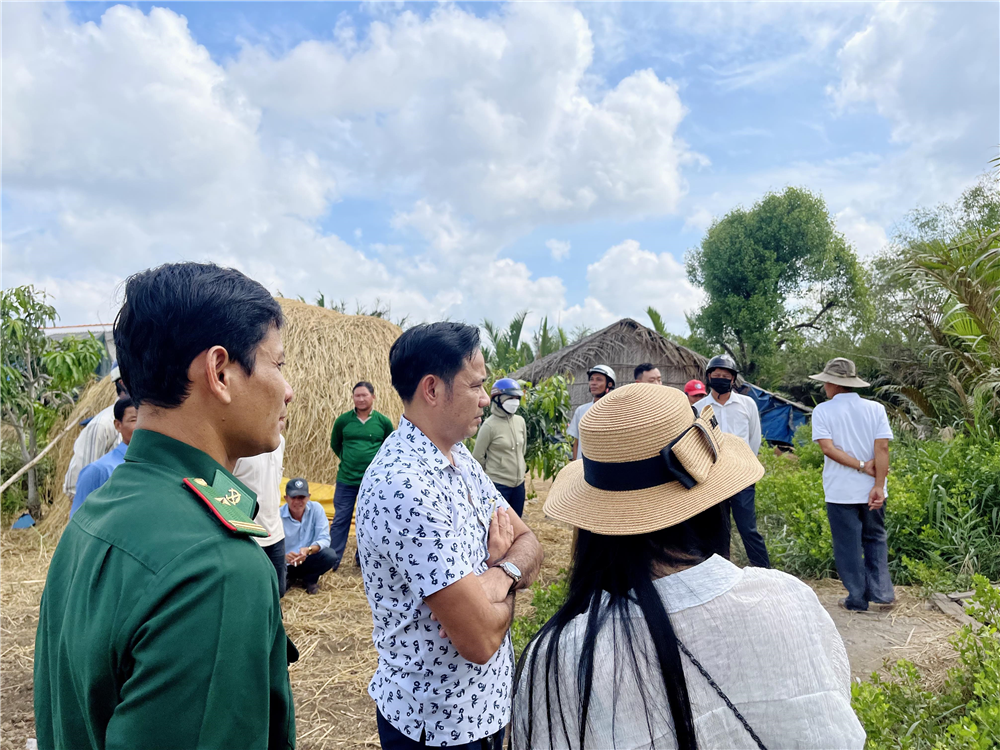 ĐẠI DIỆN KAR COFFEE KHẢO SÁT CÔNG TRÌNH XÂY CẦU TẠI TỈNH BẾN TRE CÙNG QUÂN DÂN